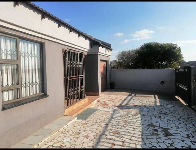 3 BEDROOM HOUSE FOR SALE IN MAOKENG